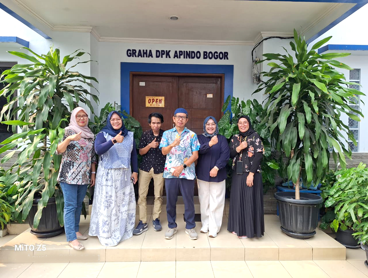 Rapat Bidang II Finalisasi Program E member ditutup dengan Makan Siang Bersama di RM Kampung Kecil Cibinong